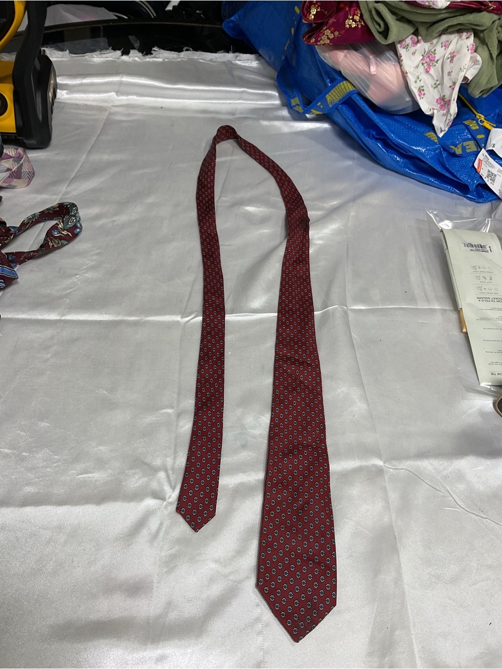 Men's Red Patterned Silk Tie - Classic Formal Accessory